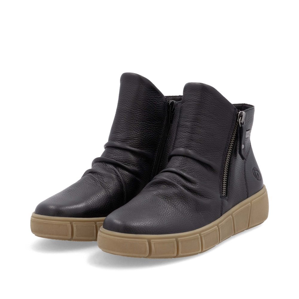 Night black remonte women´s ankle boots D1T73-00 with remonteTEX technology. Shoes laterally.