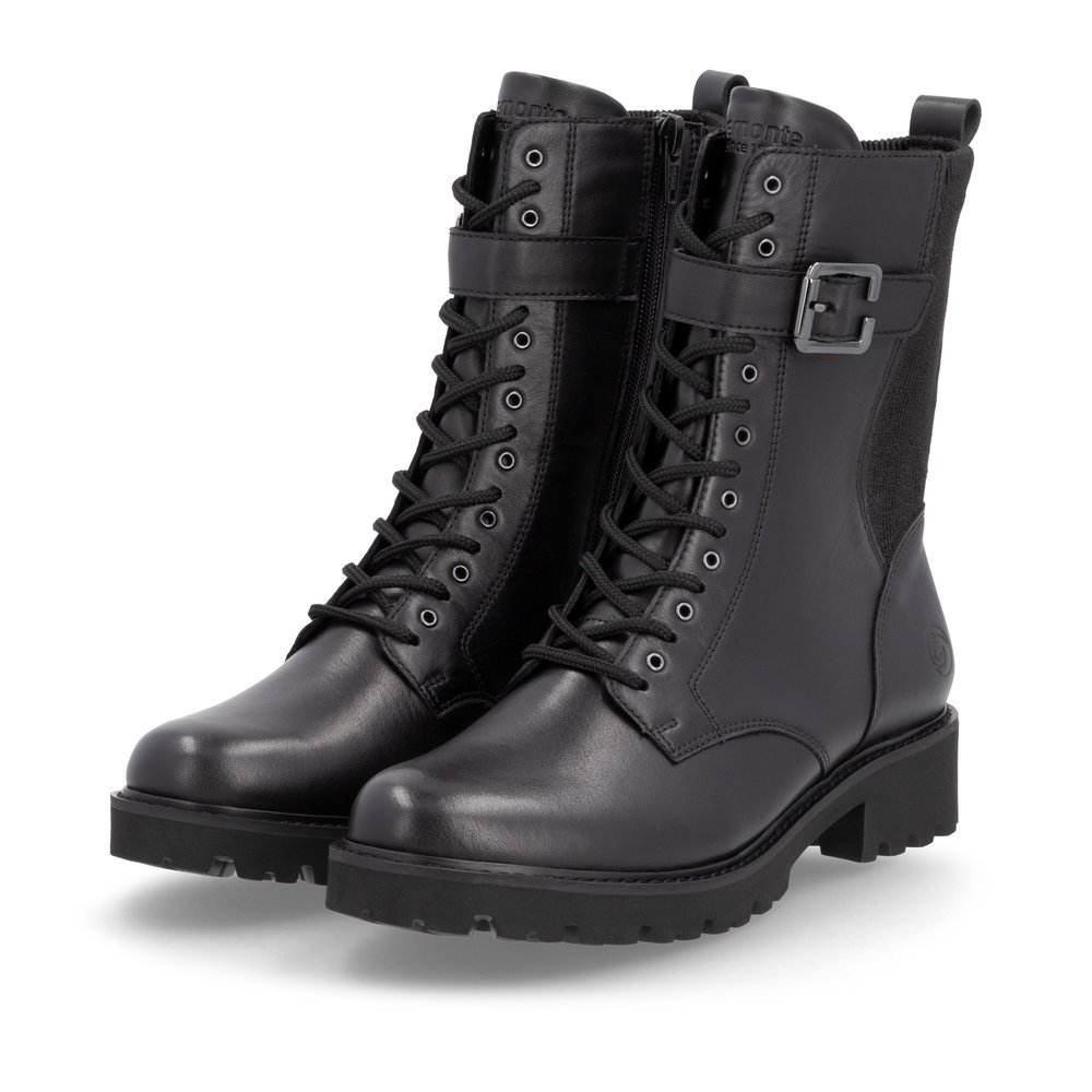 Black remonte women´s biker boots D8664-00 with decorative buckle as well as zipper. Shoes laterally.