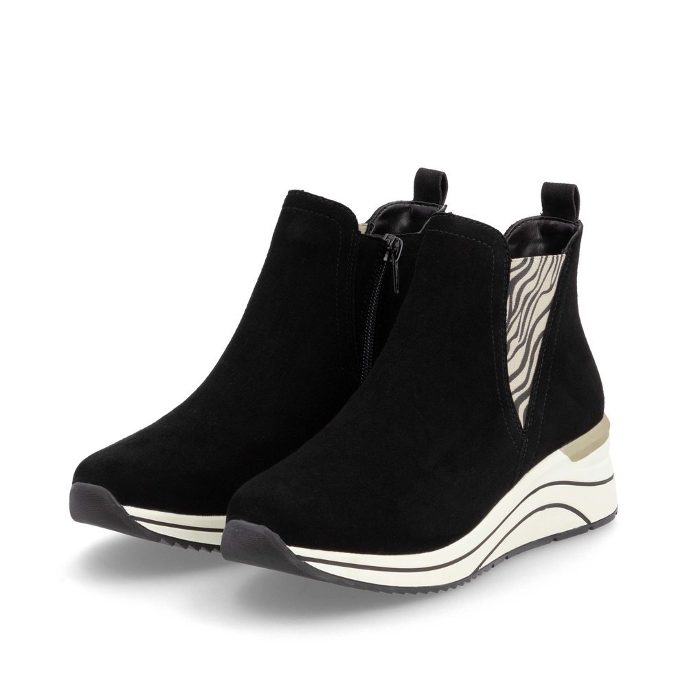 Black remonte women´s Chelsea boots D0T75-03 with an animal print as well as zipper. Shoes laterally.