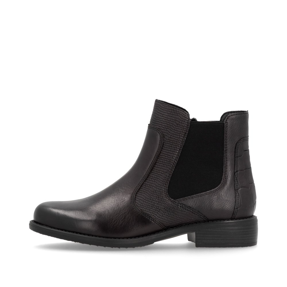 Brown remonte women´s Chelsea boots D0F70-26 with zipper as well as a padded insole. Outside of the shoe.