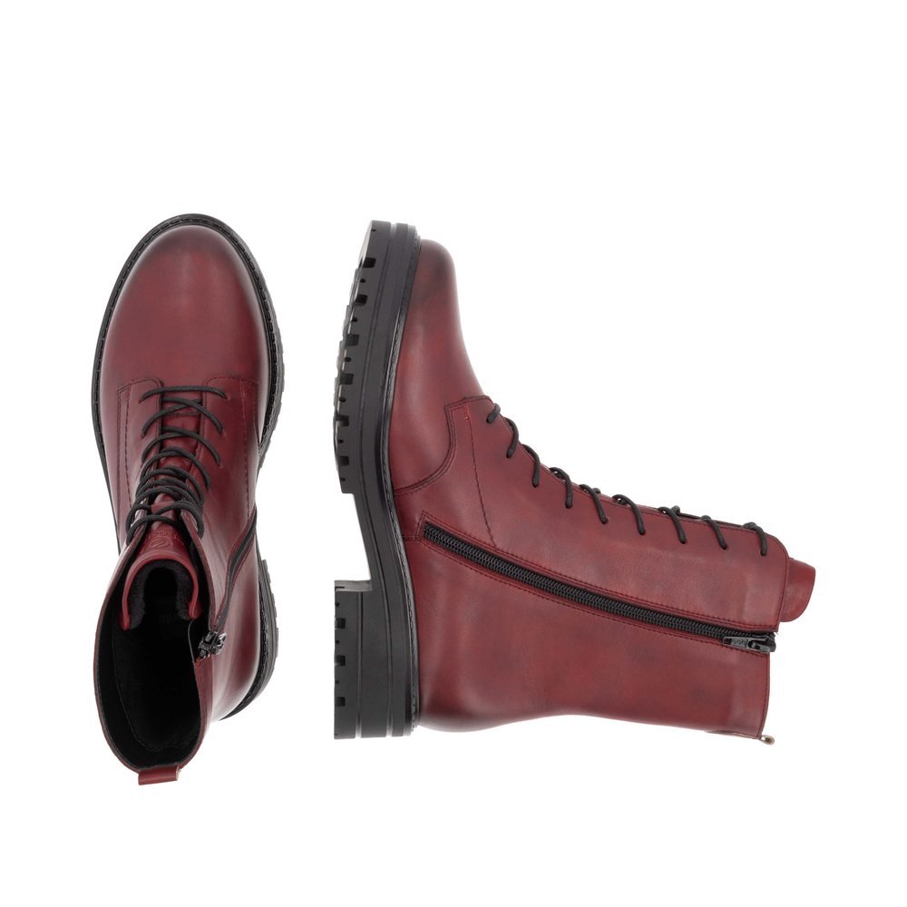 Red remonte women´s biker boots D2278-36 with a zipper as well as comfort width G. Shoe from the top, lying.