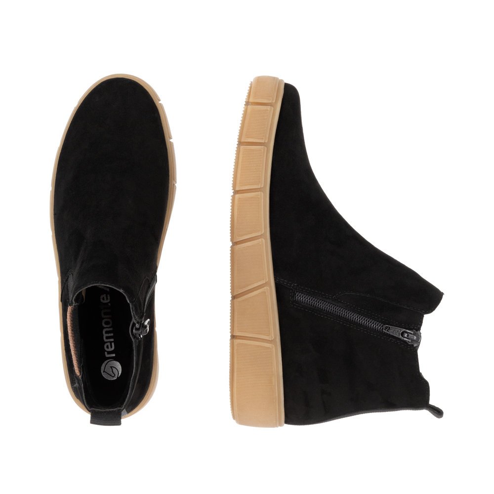 Black remonte women´s Chelsea boots D1T71-00 with zipper as well as comfort width G. Shoe from the top, lying.