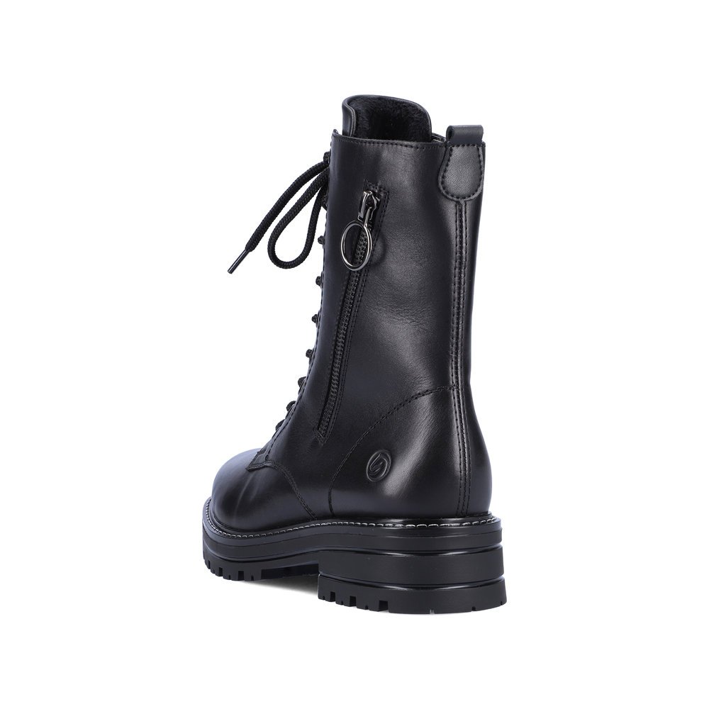 Black remonte women´s biker boots D2281-01 with a zipper as well as comfort width G. Shoe from the back.