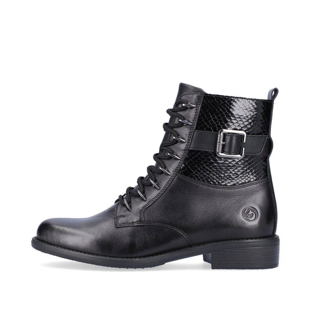 Schwarze remonte Damen Biker Boots D0F72-01 mit stylischen Metall-Ösen. Schuh Außenseite.