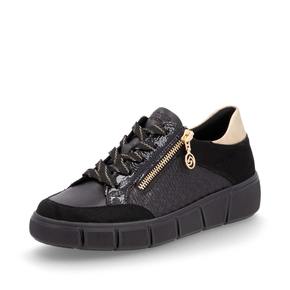 Black remonte women´s sneakers D1T00-03 with a remonte pendant as well as a zipper. Shoe laterally.