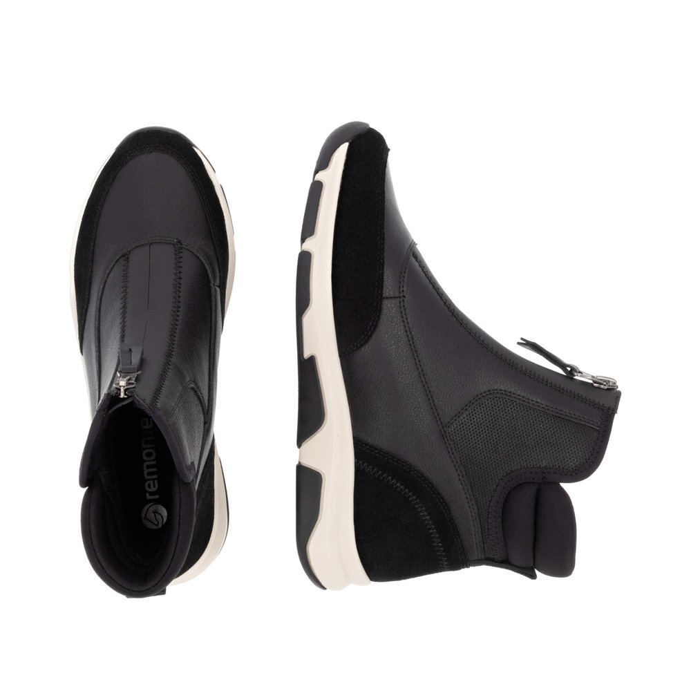 Black remonte women´s ankle boots D1S72-02 with a zipper as well as comfort width G. Shoe from the top, lying.