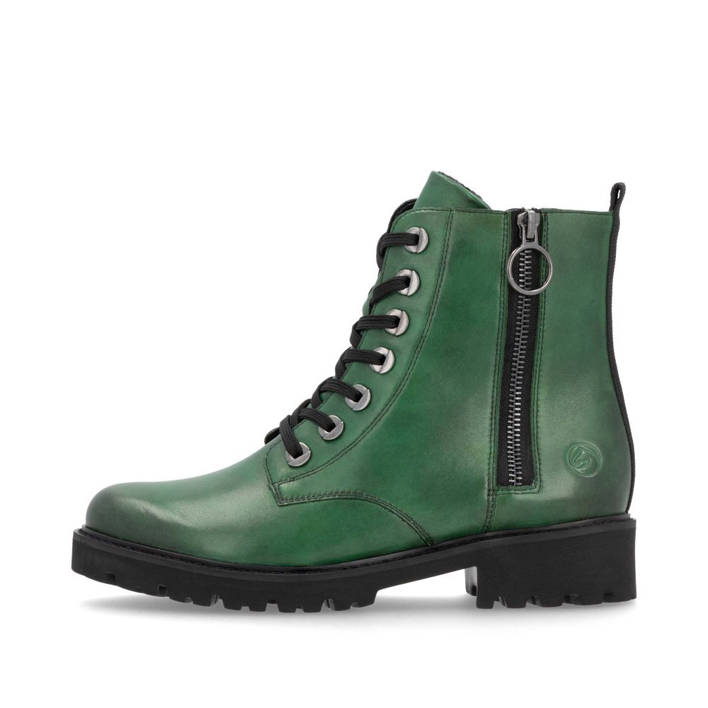 Emerald green remonte women´s biker boots D8671-53 with a distinctive eyelets. Outside of the shoe.