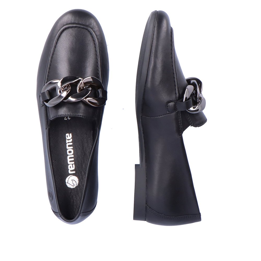 Jet black remonte women´s loafers D0K00-00 with elastic insert and stylish chain. Shoe from the top, lying.