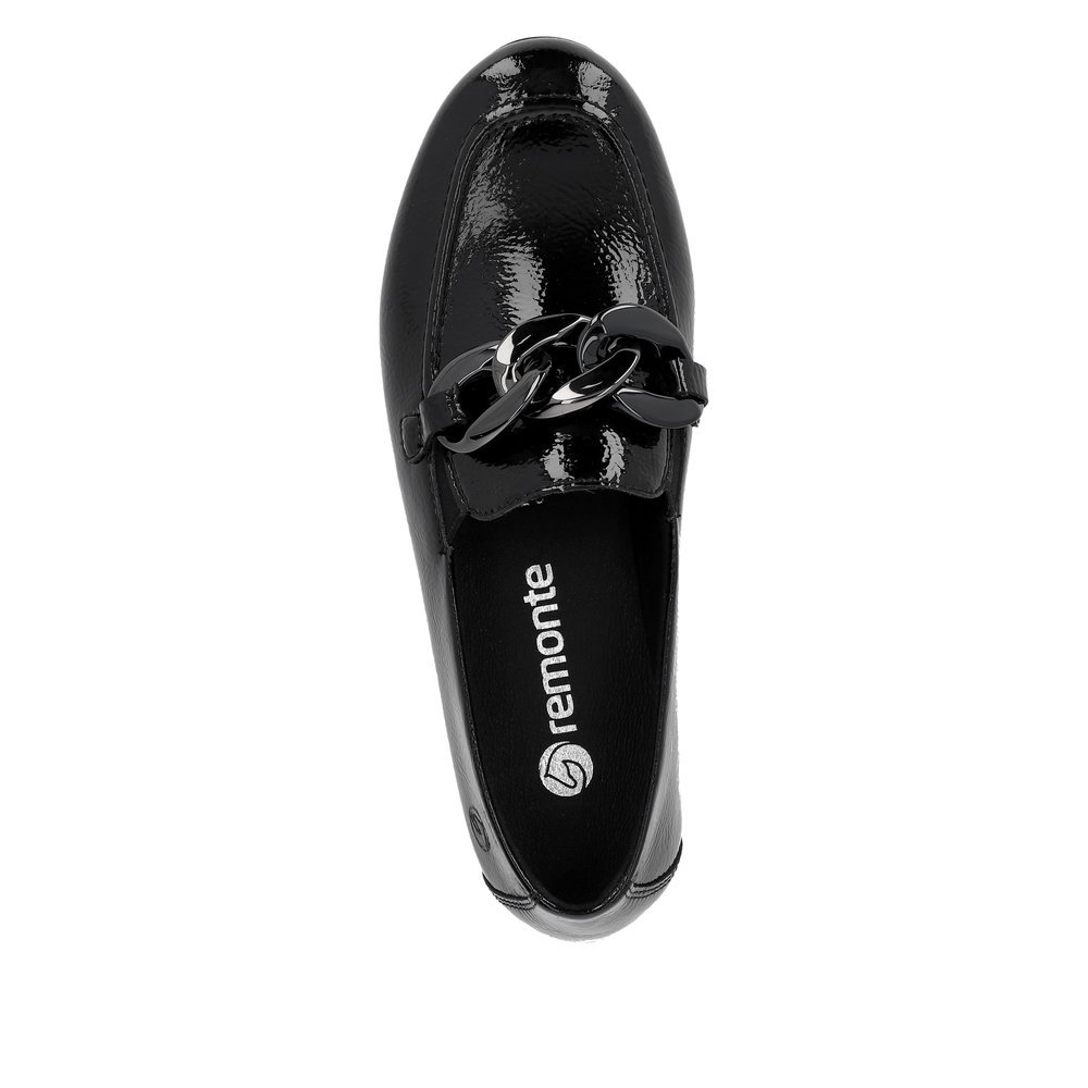 Glossy black remonte women´s loafers D0K00-01 with a chunky chain element. Shoe from the top.