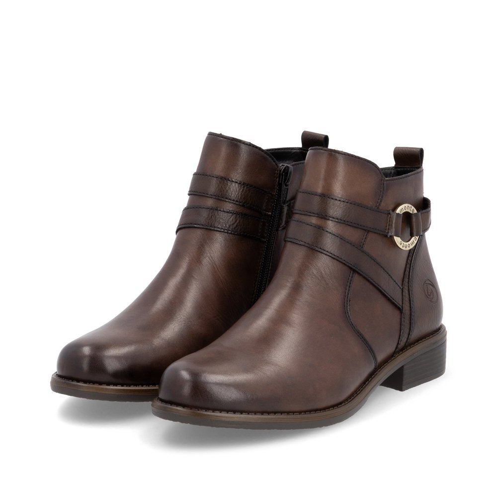 Espressobraune remonte Damen Stiefeletten D0F77-25 mit Schmuck-Element. Schuhpaar seitlich schräg.