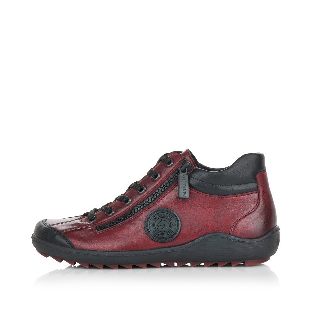 Burgundy remonte women´s lace-up shoes R1477-35 with a black logo as well as zipper. Outside of the shoe.