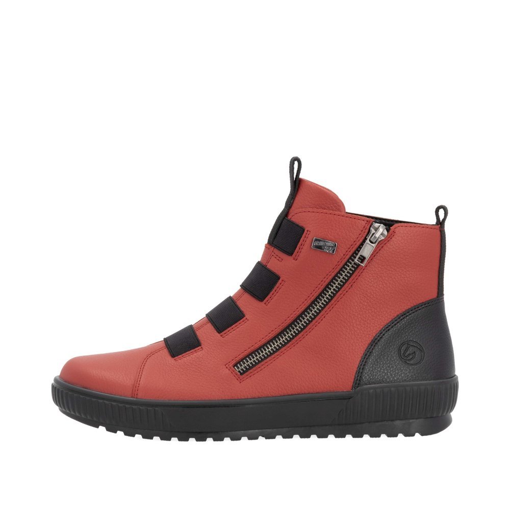 Red remonte women´s ankle boots D0779-33 with remonteTEX membrane as well as zipper. Outside of the shoe.