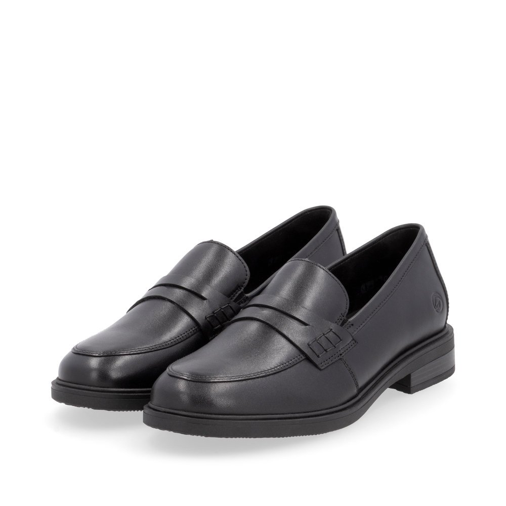 Mattschwarze remonte Damen Loafer D1U01-01 mit Gummizug. Schuhpaar seitlich schräg.