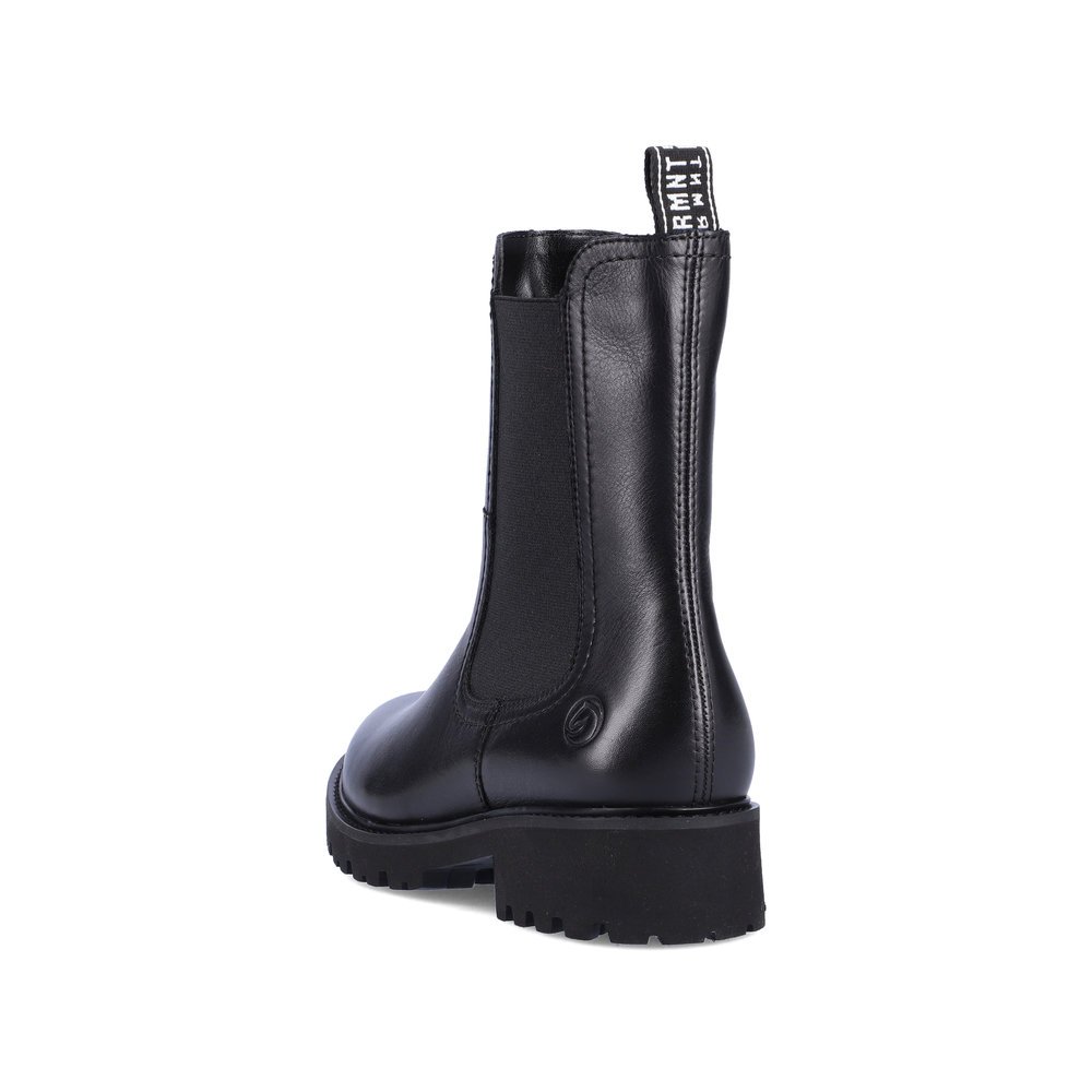 Black remonte women´s Chelsea boots D8694-00 with zipper as well as comfort width G. Shoe from the back.