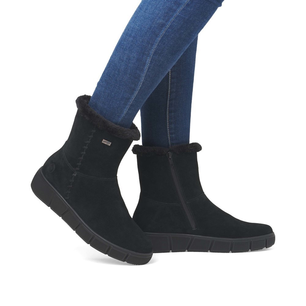 Jet black remonte women´s ankle boots D1T75-02 with remonteTEX technology. Shoe on foot.