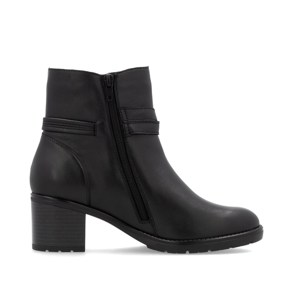 Tiefschwarze remonte Damen Stiefeletten D2A73-00 mit runder Zierschnalle. Schuh Innenseite.