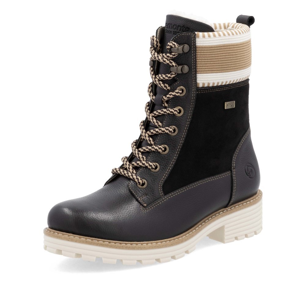 Bottes à lacets remonte noires femme D0W77-03 avec membrane remonteTEX. Chaussure inclinée sur le côté.