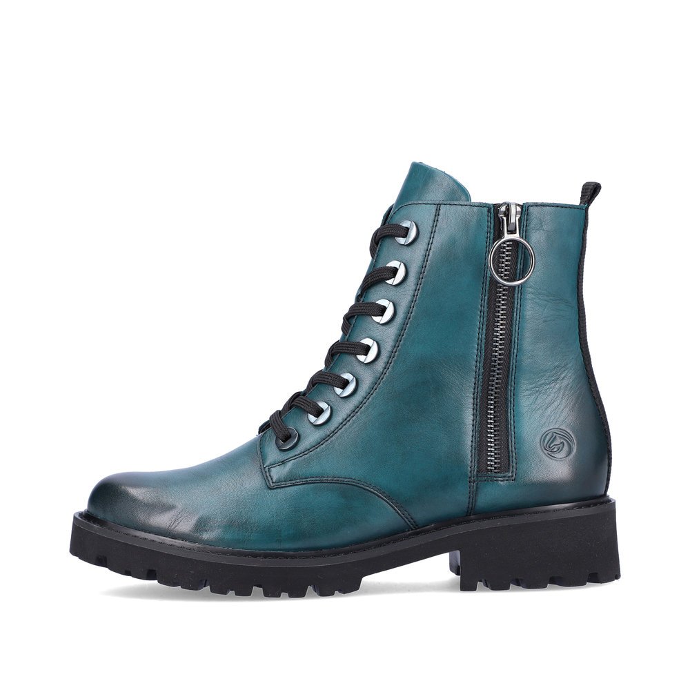 Blue remonte women´s biker boots D8671-12 with a distinctive eyelets. Outside of the shoe.