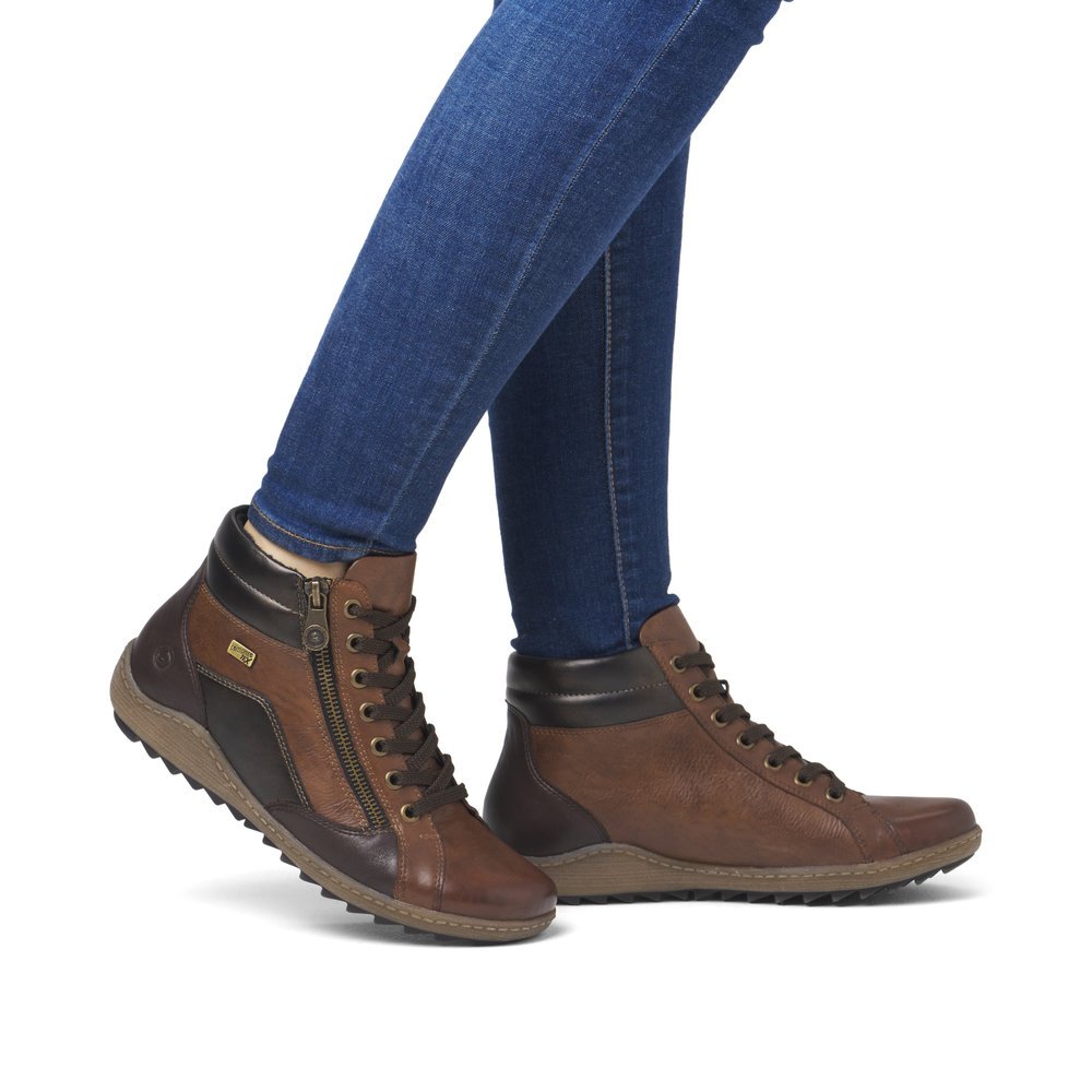 Chaussures à lacets remonte marron pour femme R1458-22. Chaussure au pied.