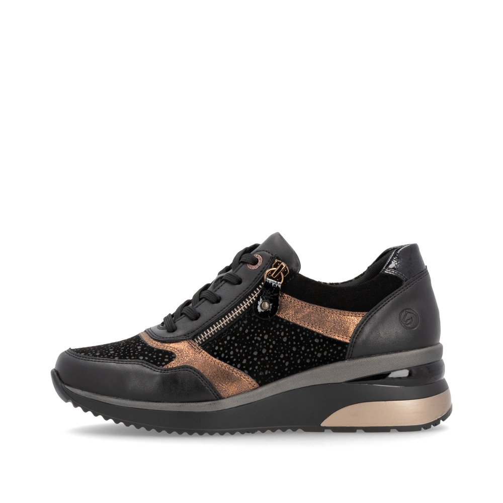 Jet black remonte women´s sneakers D2416-03 with zipper as well as comfort width G. Outside of the shoe.