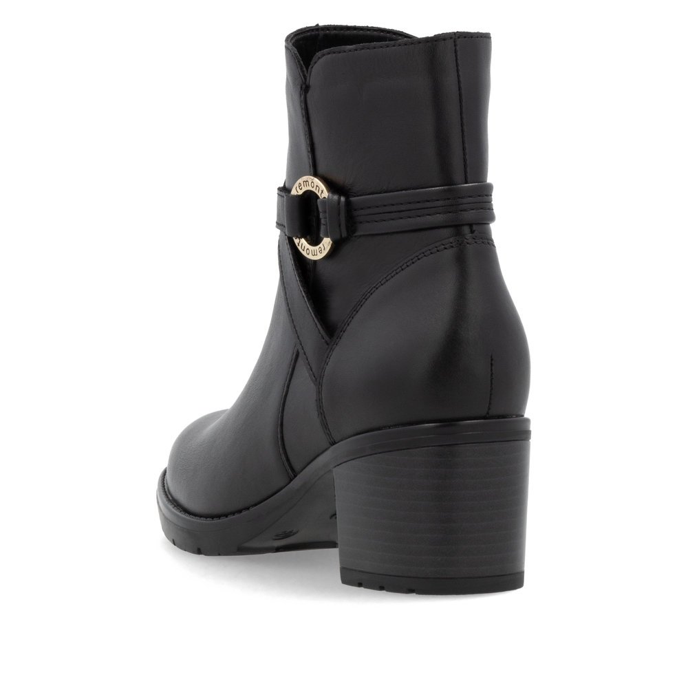 Jet black remonte women´s ankle boots D2A73-00 with a round decorative buckle. Shoe from the back.