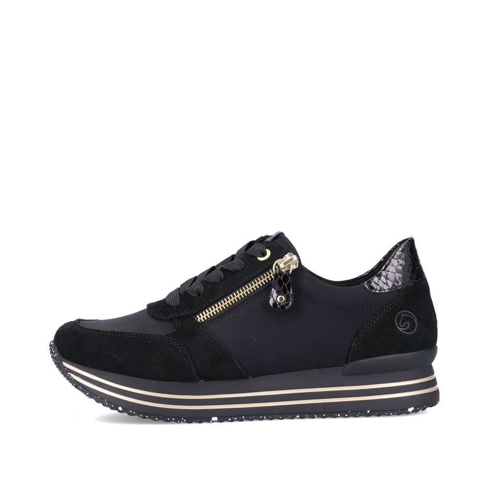 Black remonte women´s sneakers D1316-01 with a zipper as well as comfort width G. Outside of the shoe.