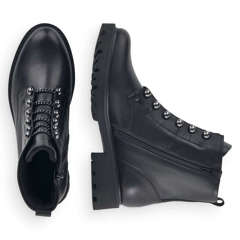 Matt black remonte women´s biker boots D8670-01 with a distinctive eyelets. Shoe from the top, lying.