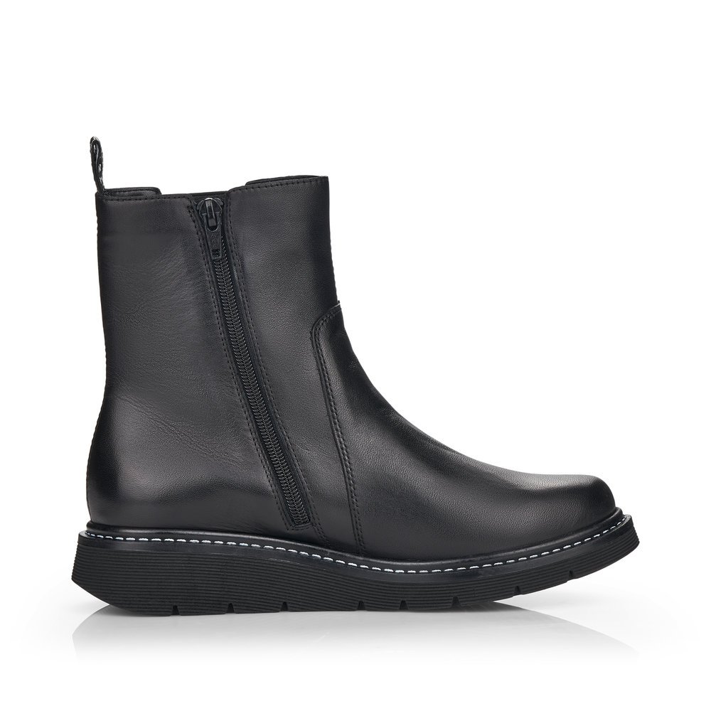 Black remonte women´s Chelsea boots D3970-01 with zipper as well as comfort width G. Shoe inside.