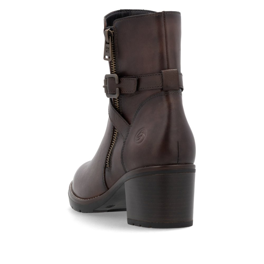 Brown remonte women´s ankle boots D2A72-25 with decorative buckle as well as zipper. Shoe from the back.