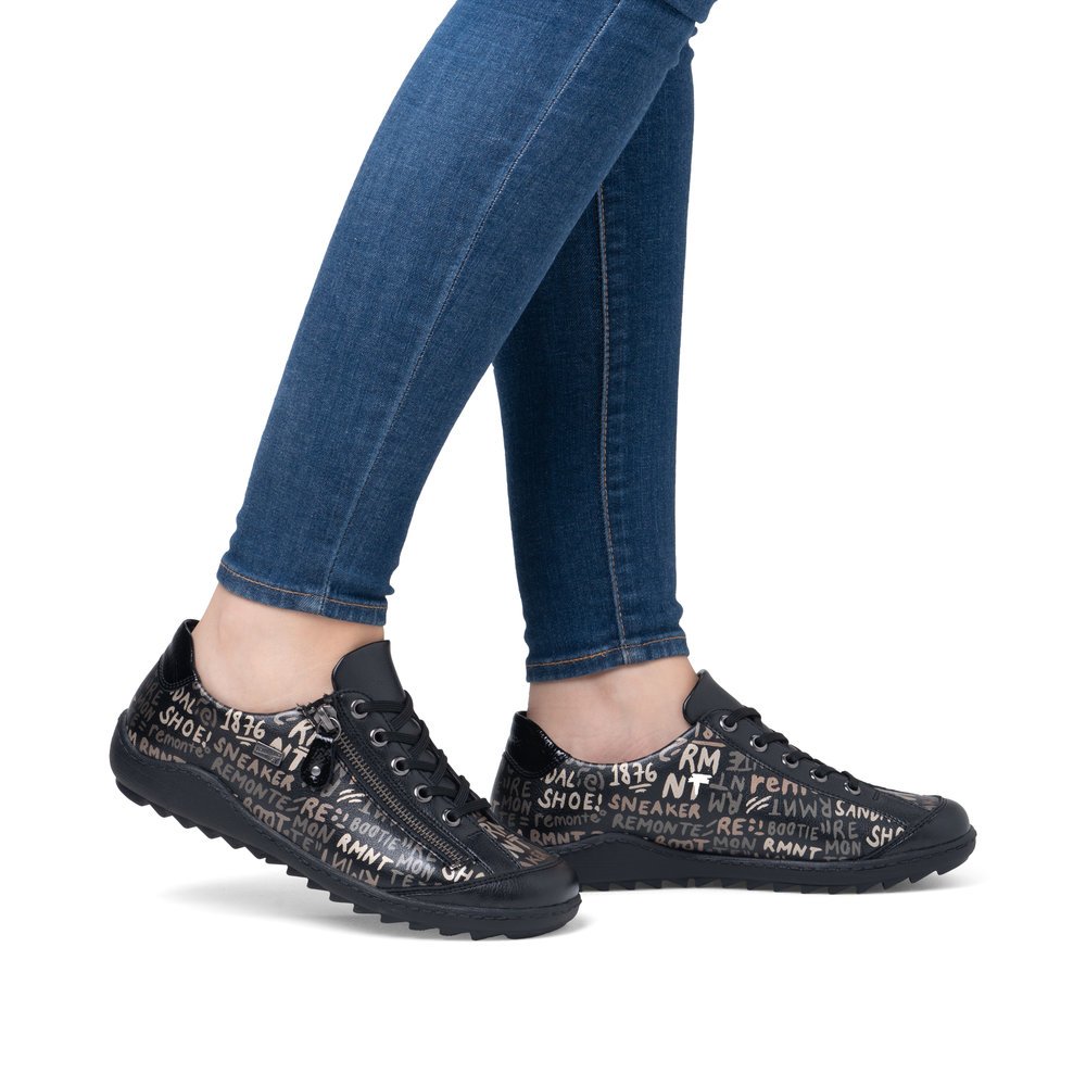 Black remonte women´s lace-up shoes R1402-09 with remonteTEX technology. Shoe on foot.