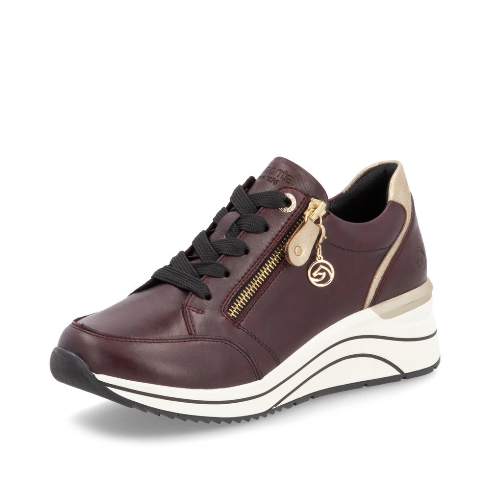 Maroon remonte women´s sneakers D0T03-35 with a remonte pendant as well as a zipper. Shoe laterally.