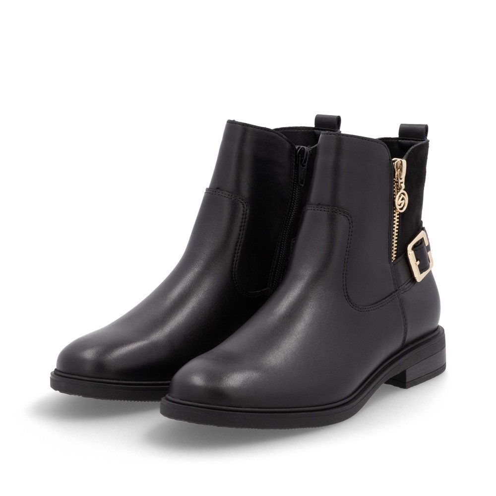 Night black remonte women´s ankle boots D1U71-00 with a golden decorative buckle. Shoes laterally.