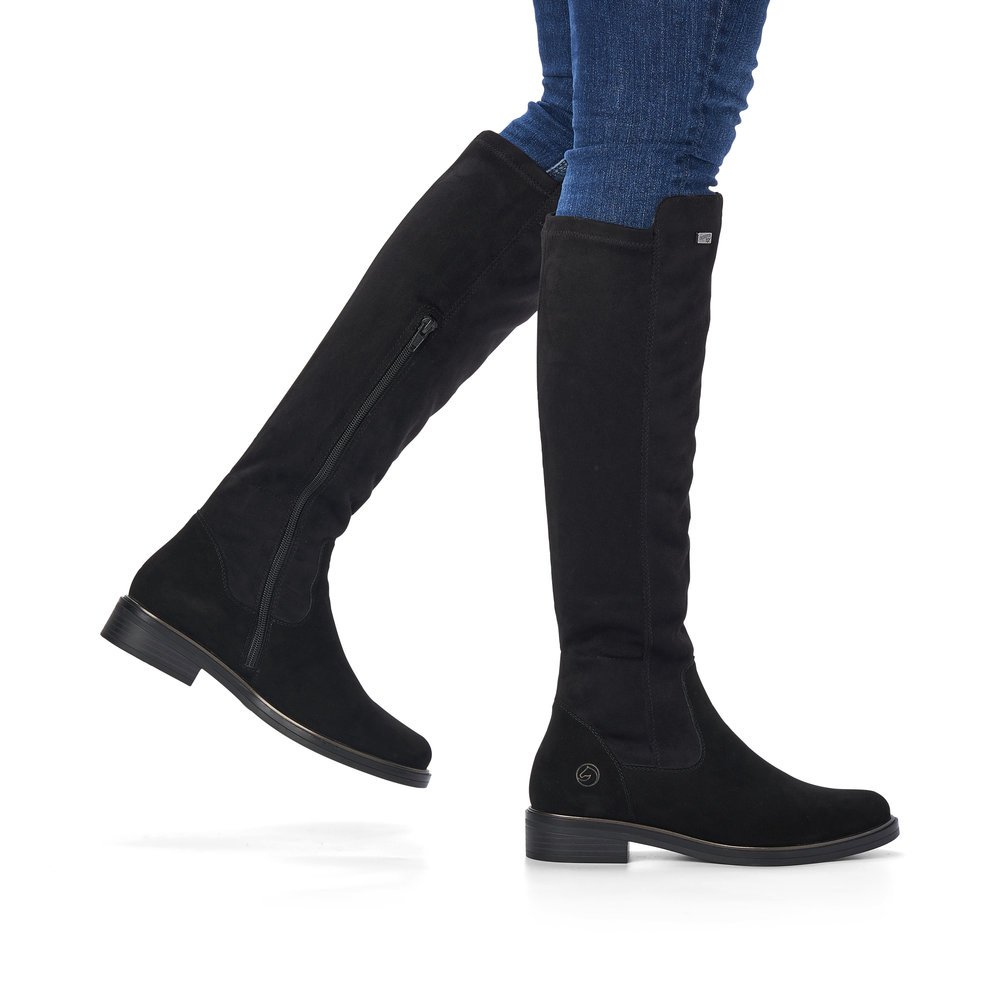 Jet black remonte women´s high boots D8387-02 with remonteTEX technology. Shoe on foot.