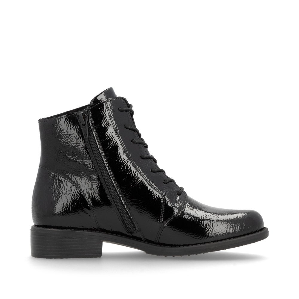 Black remonte women´s ankle boots D0F73-00 with a zipper as well as a padded insole. Shoe inside.