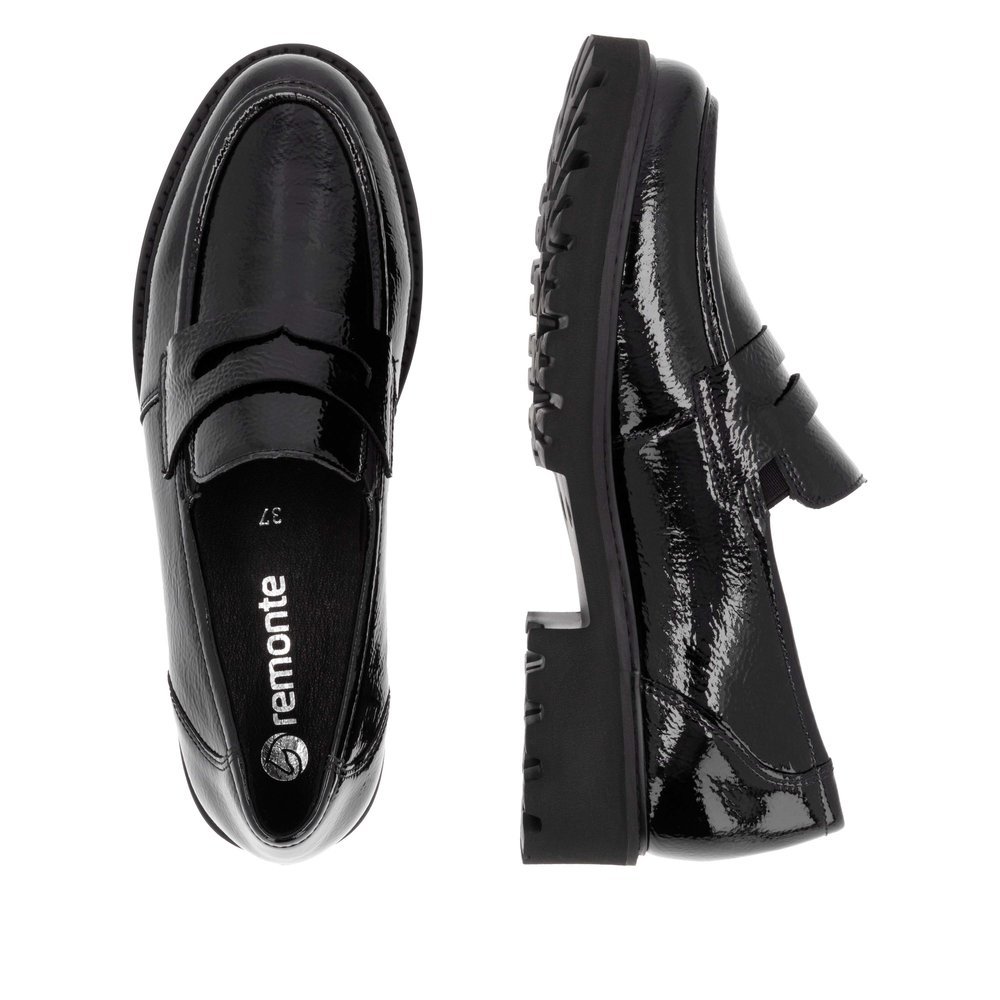 Mocassins remonte noirs pour femme D8602-00 avec bande élastique. Chaussure vue de dessus, couchée.