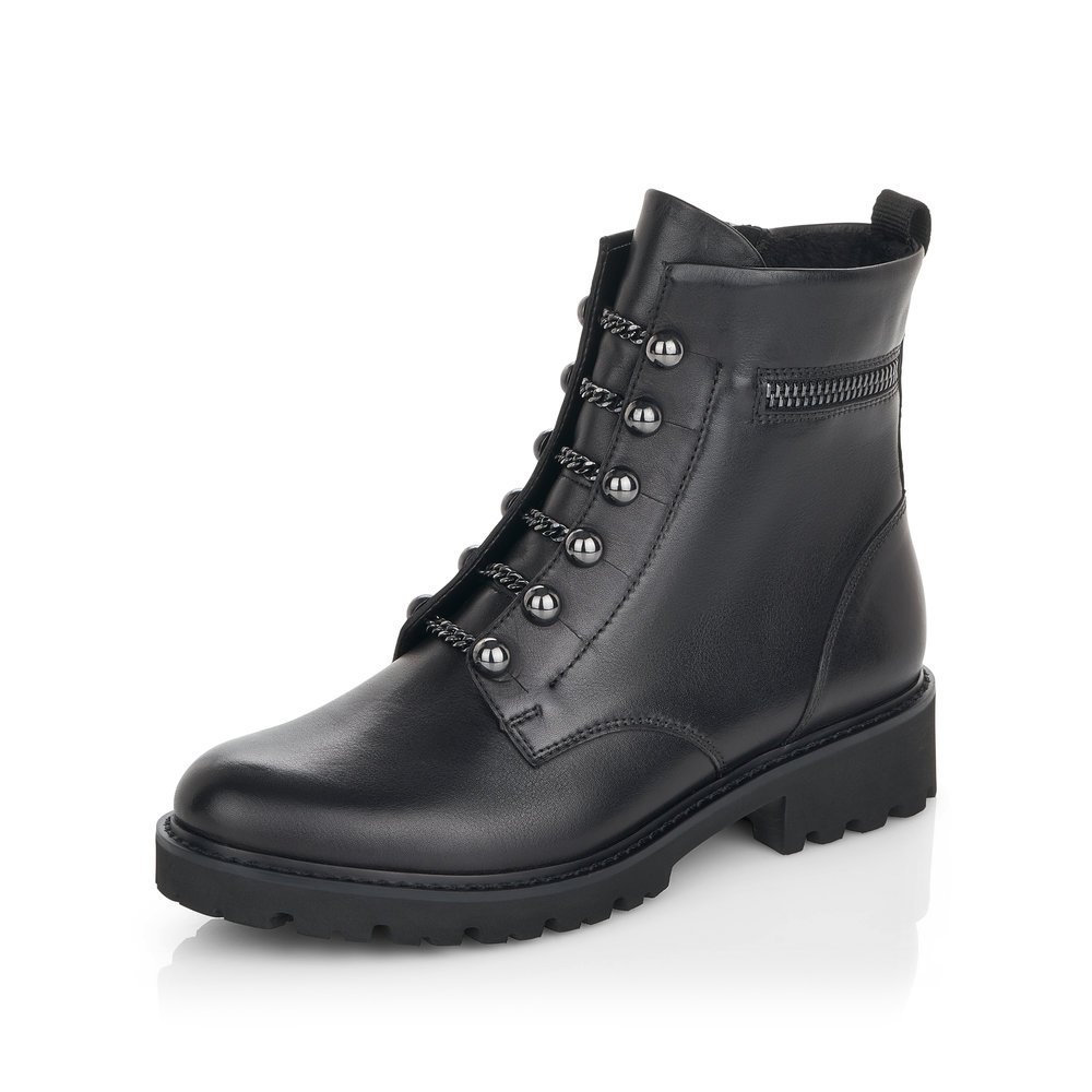 Matt black remonte women´s biker boots D8670-01 with a distinctive eyelets. Shoe laterally.