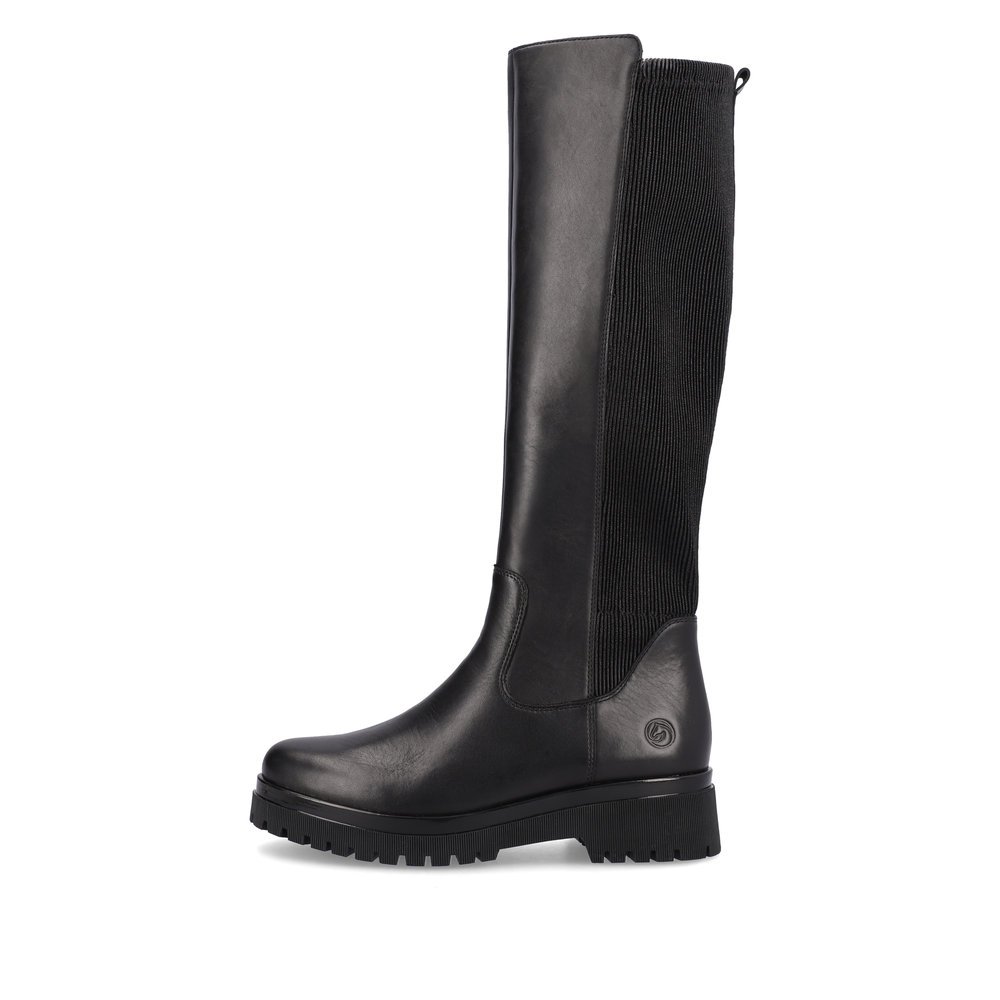 Black remonte women´s high boots D1B71-01 with a zipper as well as comfort width G. Outside of the shoe.