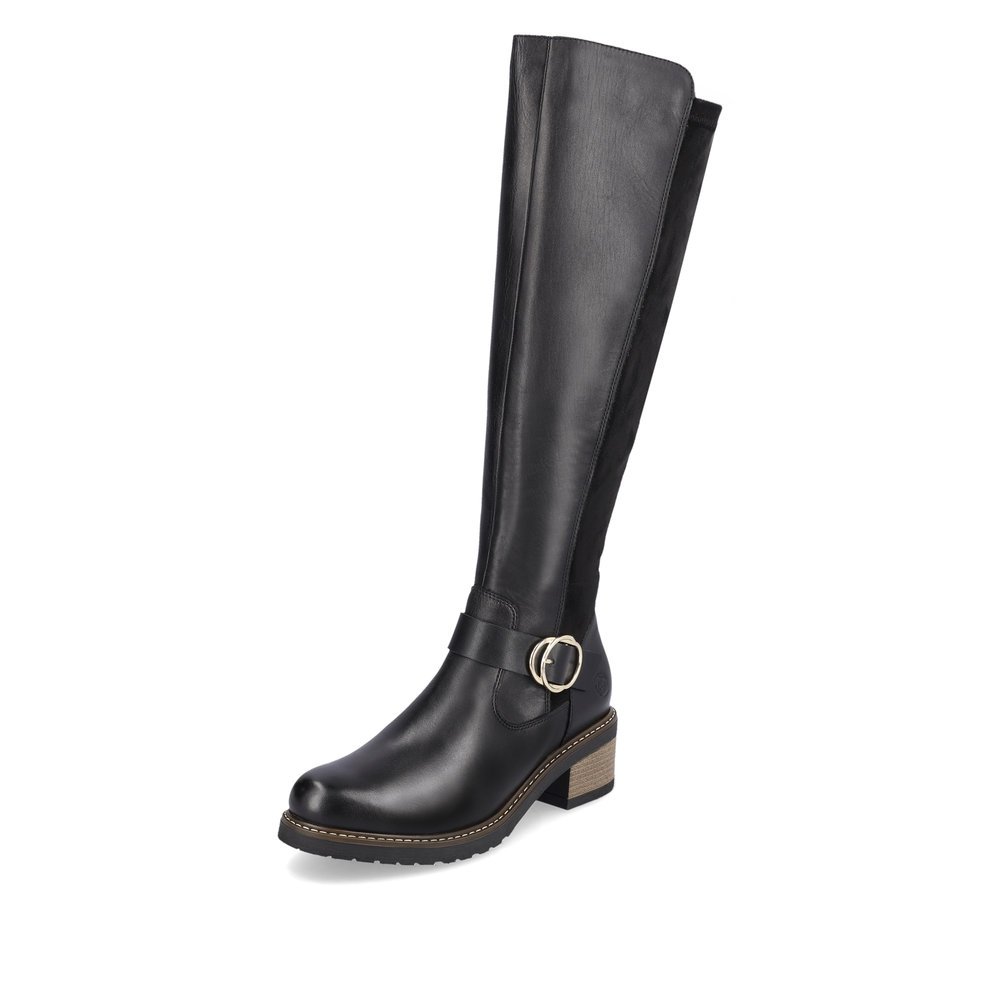 Jet black remonte women´s high boots D1A73-01 with a round decorative buckle. Shoe laterally.