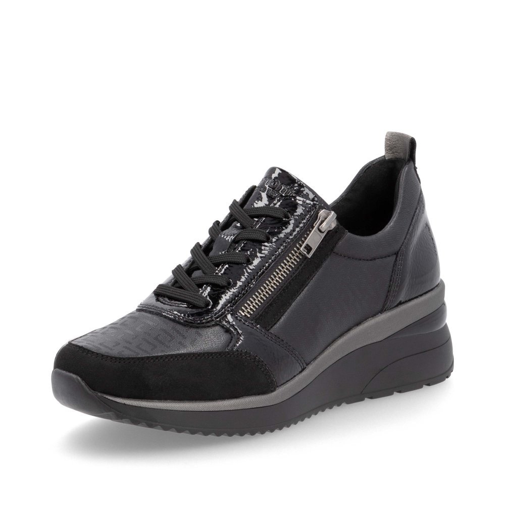 Black remonte women´s sneakers D2401-06 with a zipper as well as comfort width G. Shoe laterally.