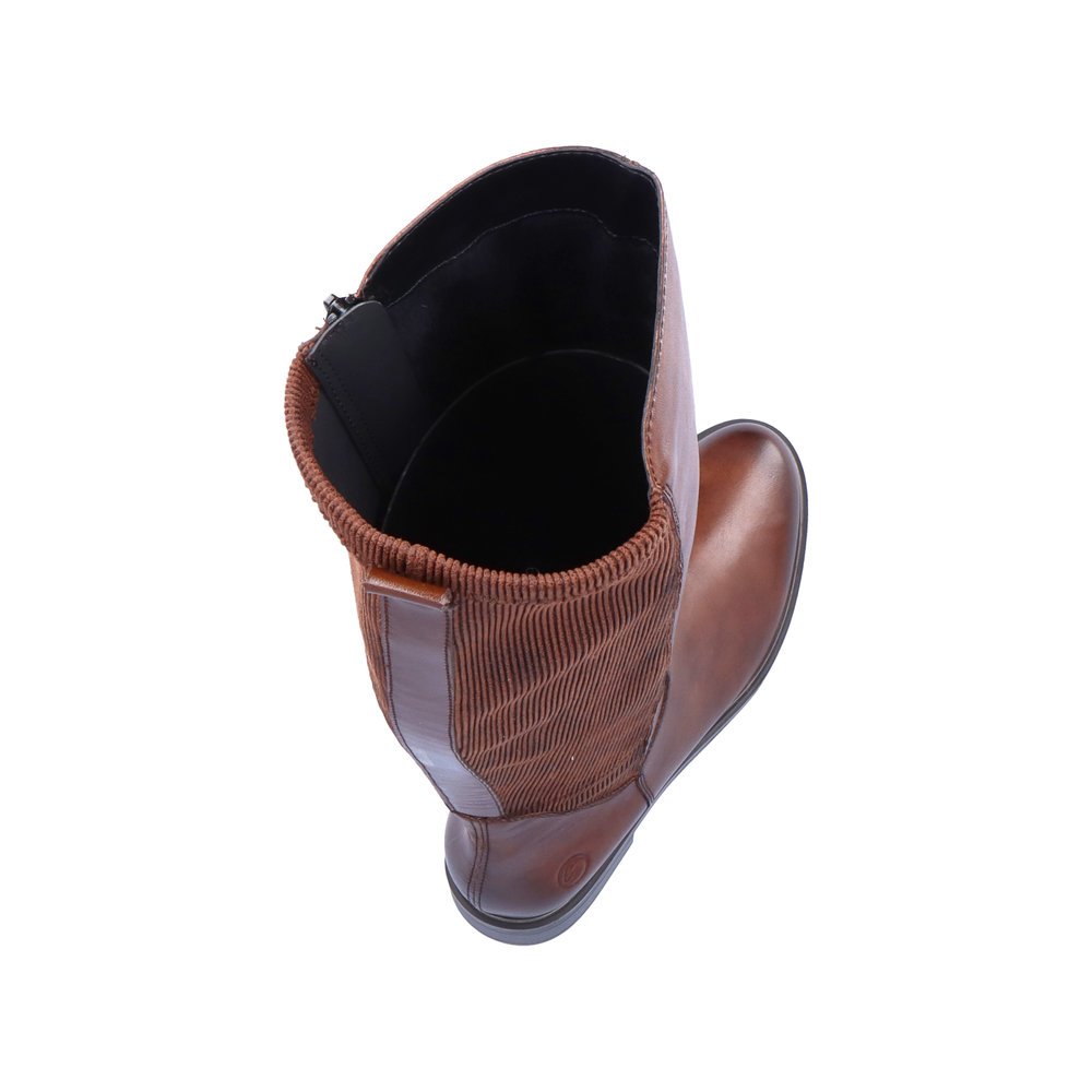 Brown remonte women´s high boots D8371-25 with a zipper as well as removable insole. Shoe from the top, lying.