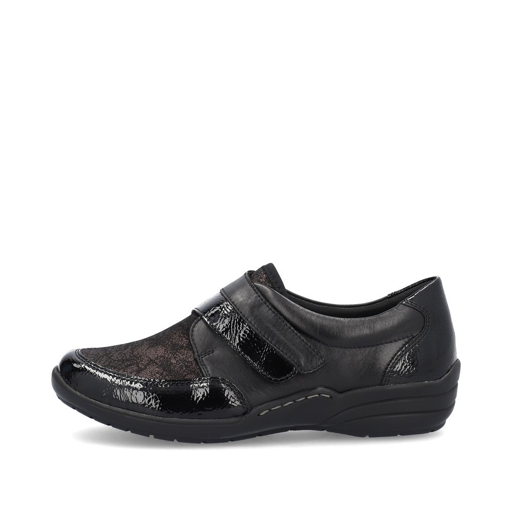 Chaussons remonte noirs pour femme R7600-03 avec fermeture velcro. Côté extérieur de la chaussure.