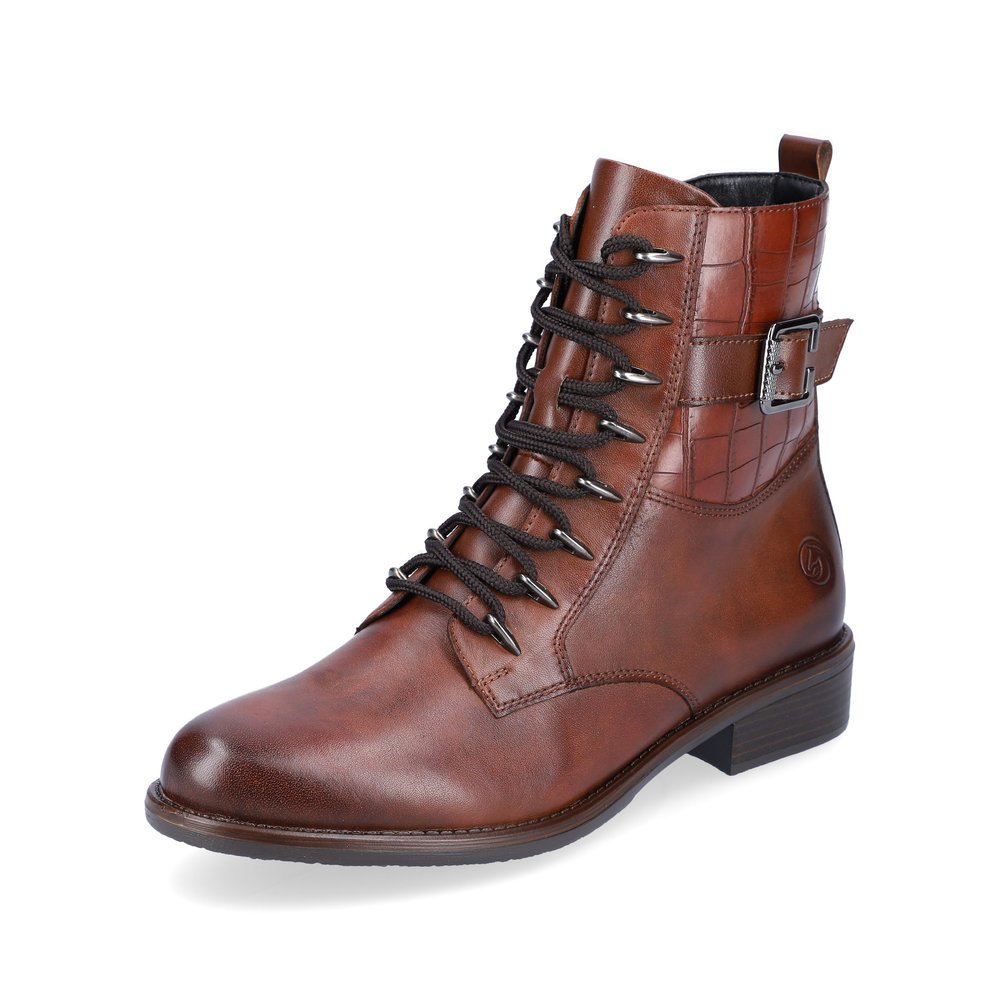 Espressobraune remonte Damen Biker Boots D0F72-22 mit stylischen Metall-Ösen. Schuh seitlich schräg.