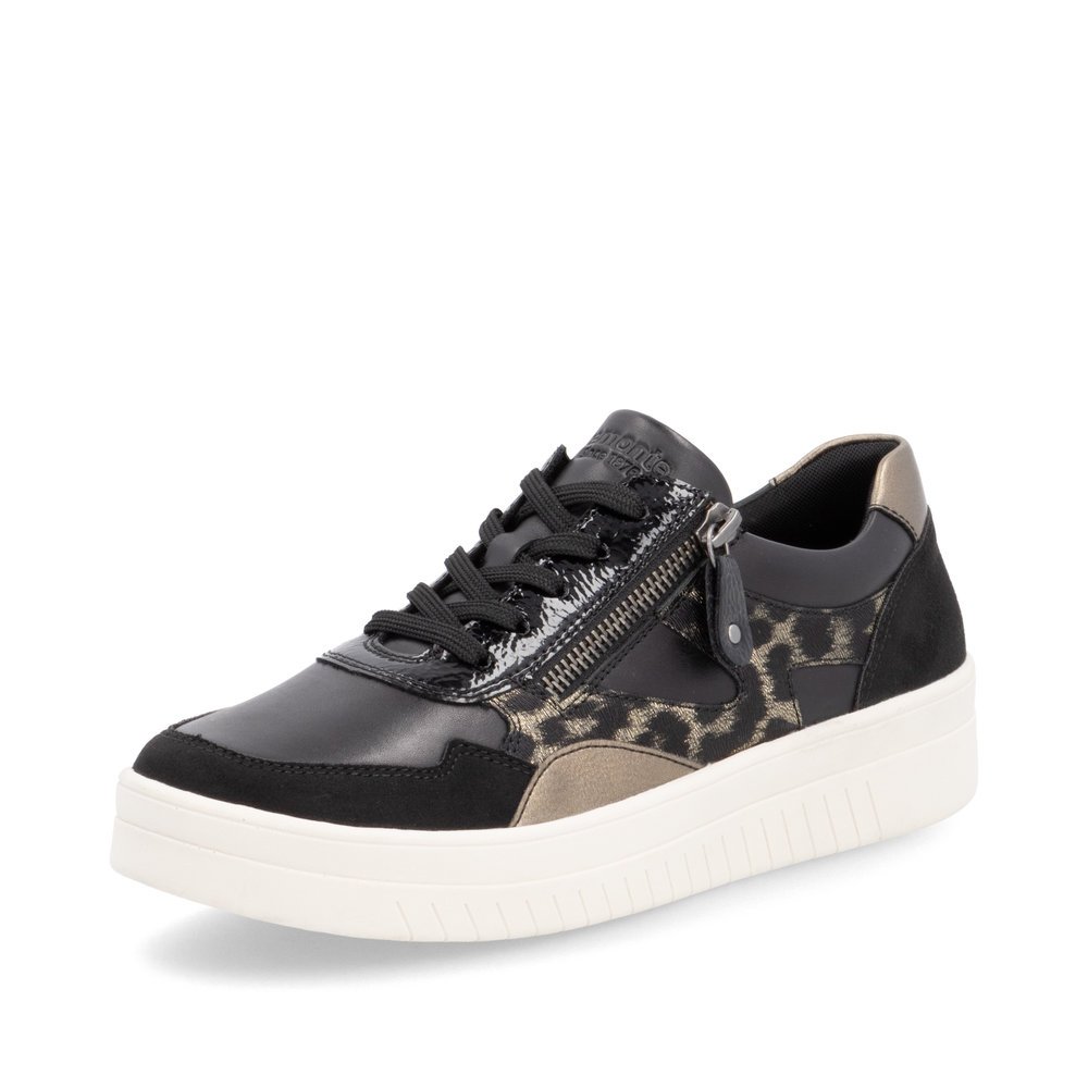 Schwarze remonte Damen Sneaker D0J04-03 mit Animal-Print sowie Reißverschluss. Schuh seitlich schräg.