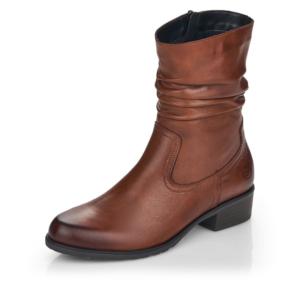 Bottines remonte marron pour femme D6886-22 avec aspect plissé. Chaussure inclinée sur le côté.