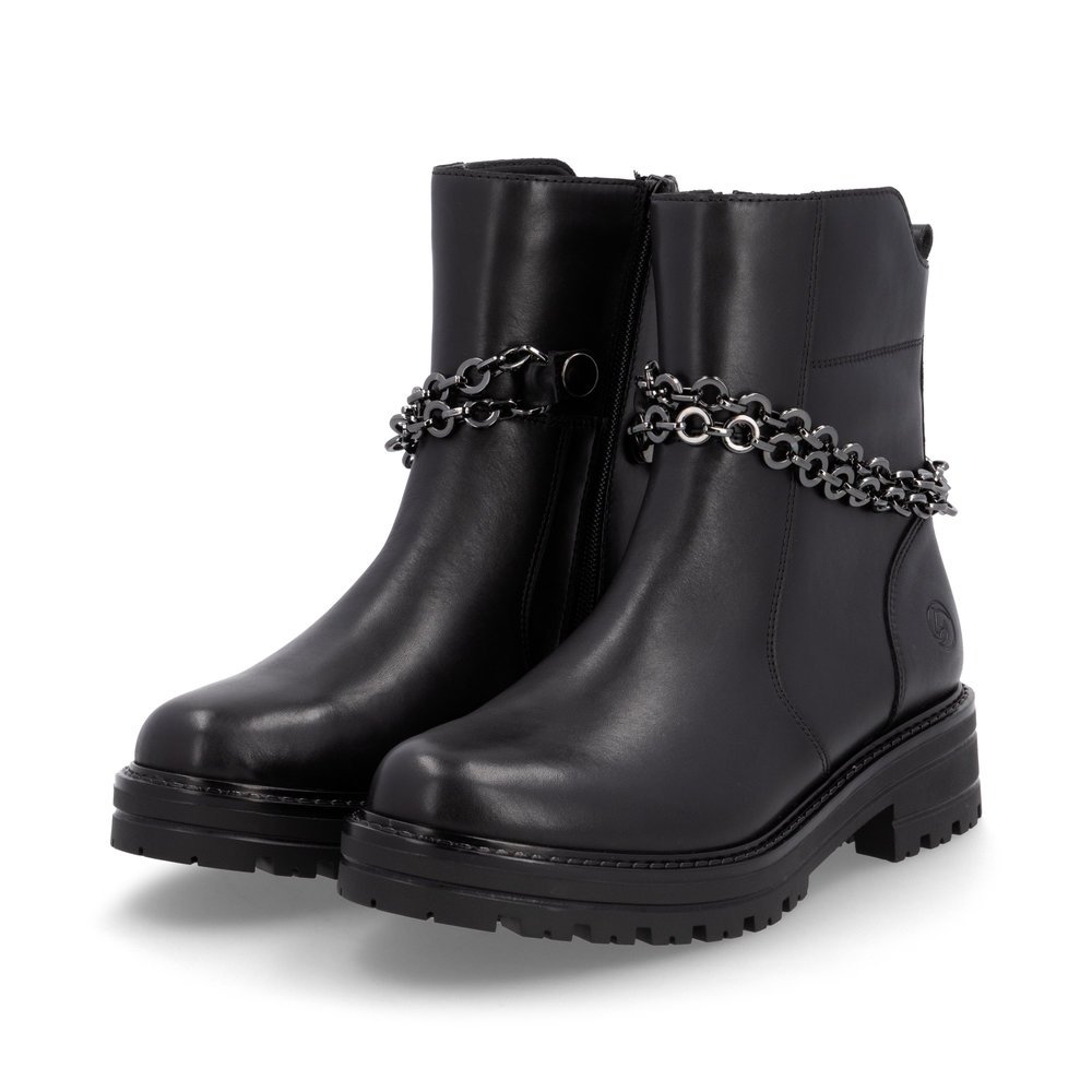 Black remonte women´s ankle boots D2285-00 with detachable chain as well as zipper. Shoes laterally.