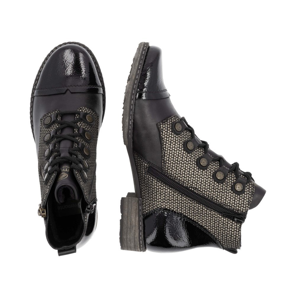 Night black remonte women´s ankle boots D4391-03 with a vintage-look eyelets. Shoe from the top, lying.