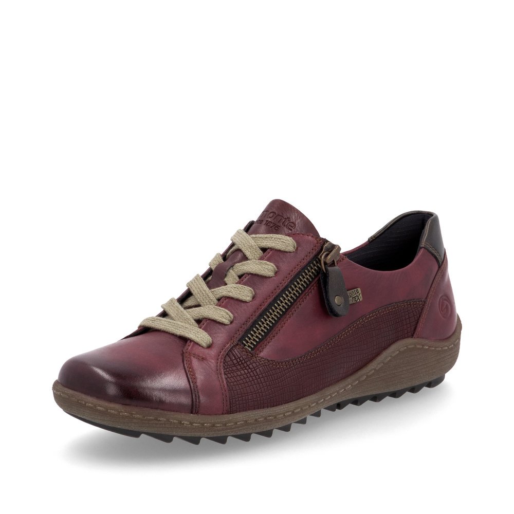 Chaussures à lacets remonte rouges pour femme R1440-35. Chaussure inclinée sur le côté.