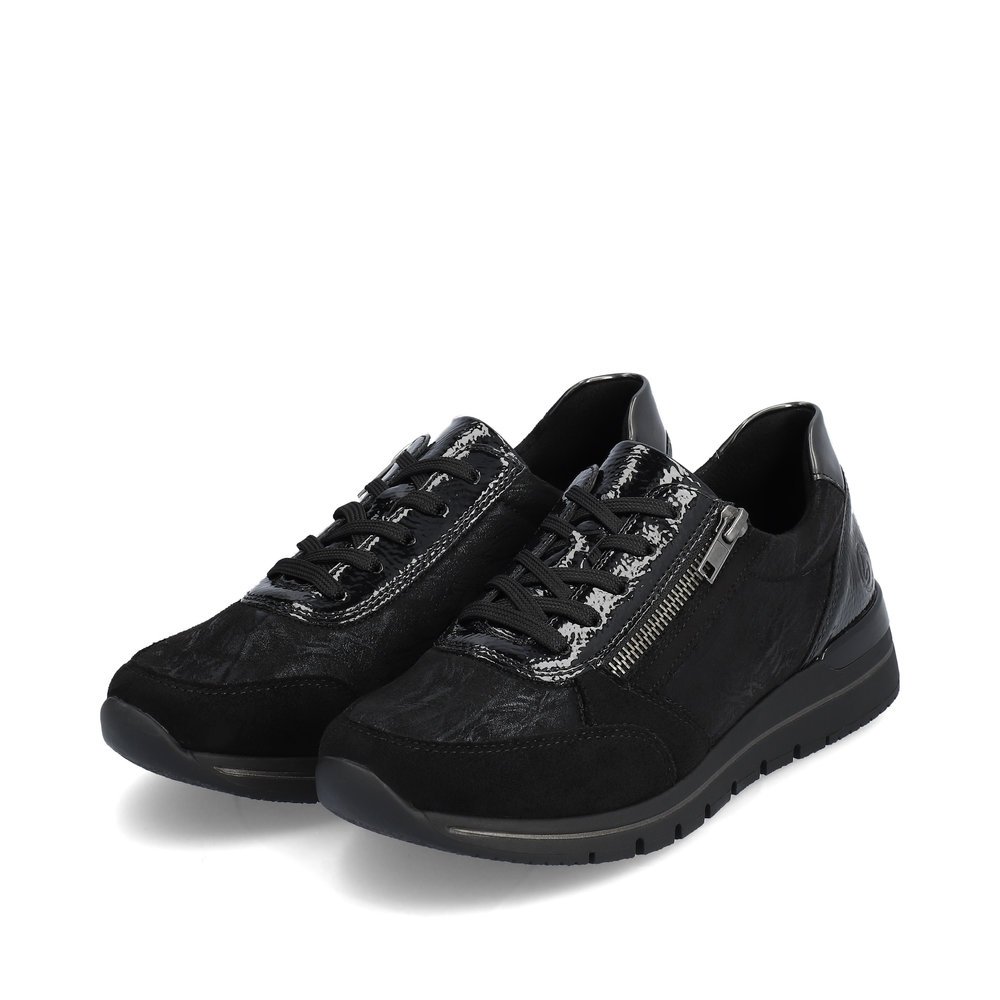 Baskets remonte noires pour femme R6700-03 avec fermeture éclair. Chaussures inclinées sur le côté.