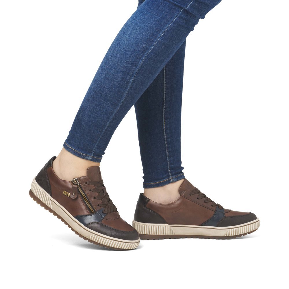 Cinnamon brown remonte women´s lace-up shoes D0701-22 with remonteTEX technology. Shoe on foot.