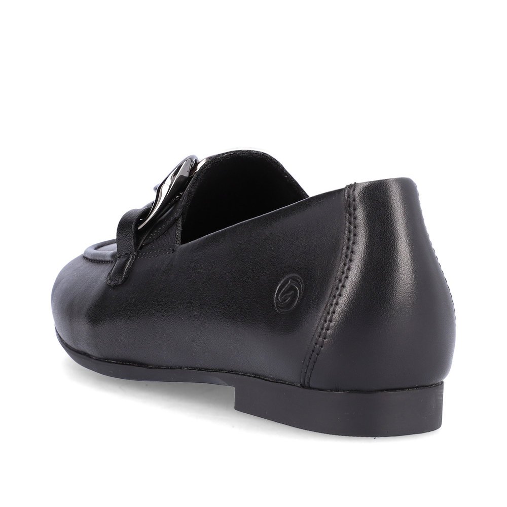 Jet black remonte women´s loafers D0K00-00 with elastic insert and stylish chain. Shoe from the back.